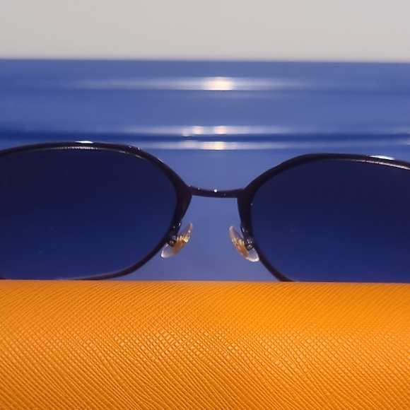 Tory Burch Black Sunglasses with Orange Case - Picture 4 of 4
